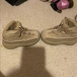 Yeezy DSRT boot